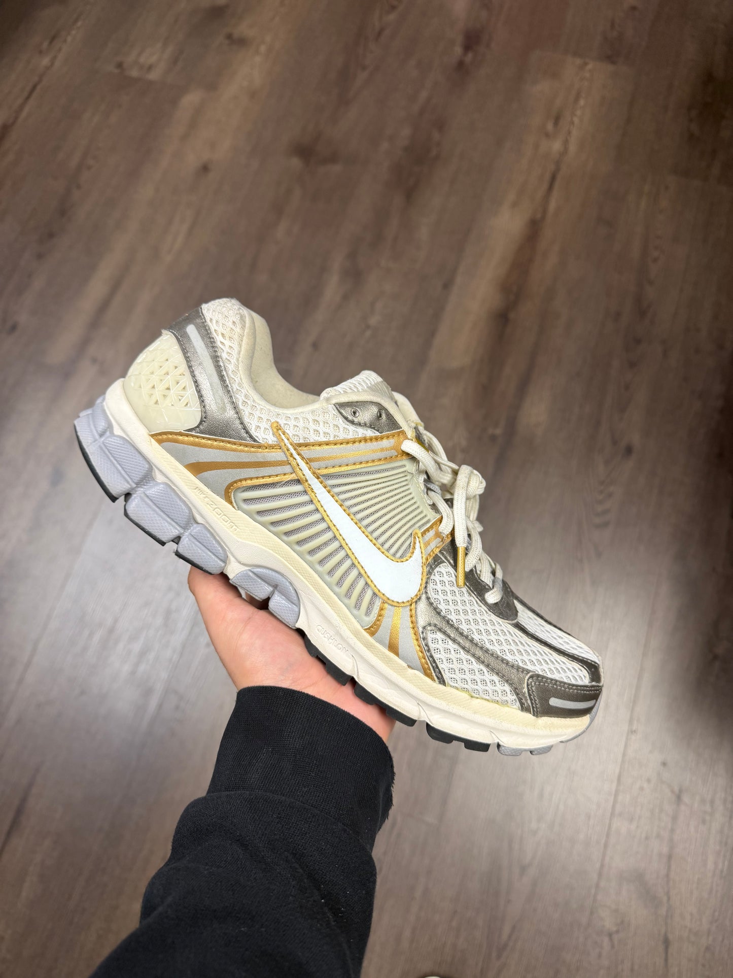 Nike Vomero 5 “Metallic Gold”