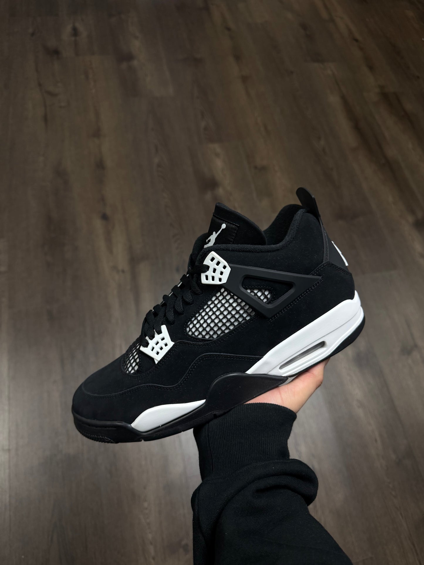 Jordan 4 “White Thunder”
