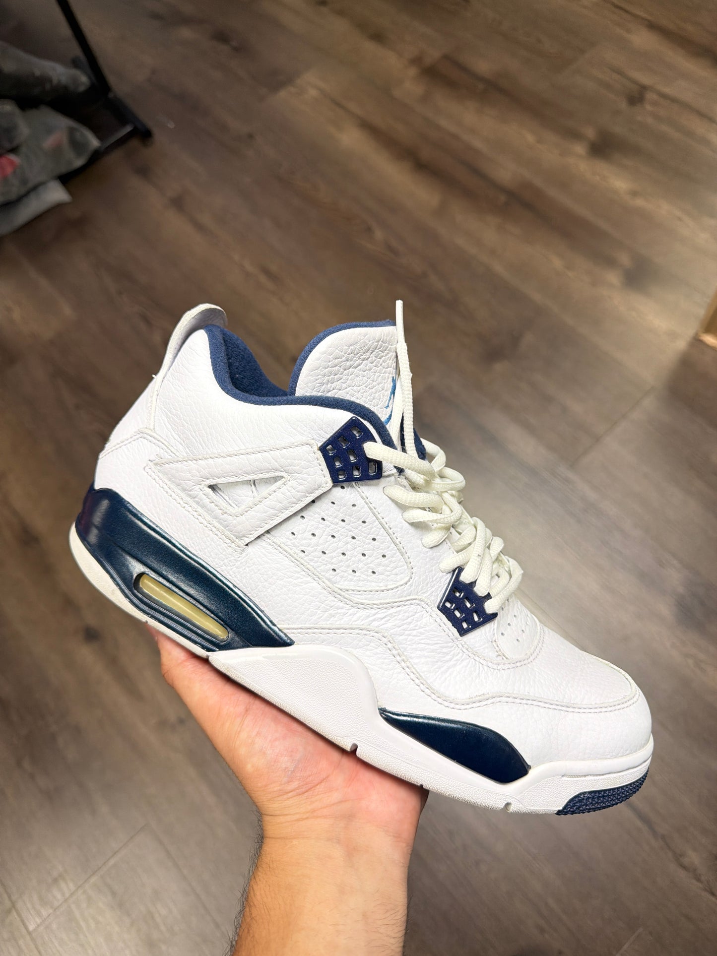 Jordan 4 “Columbia”