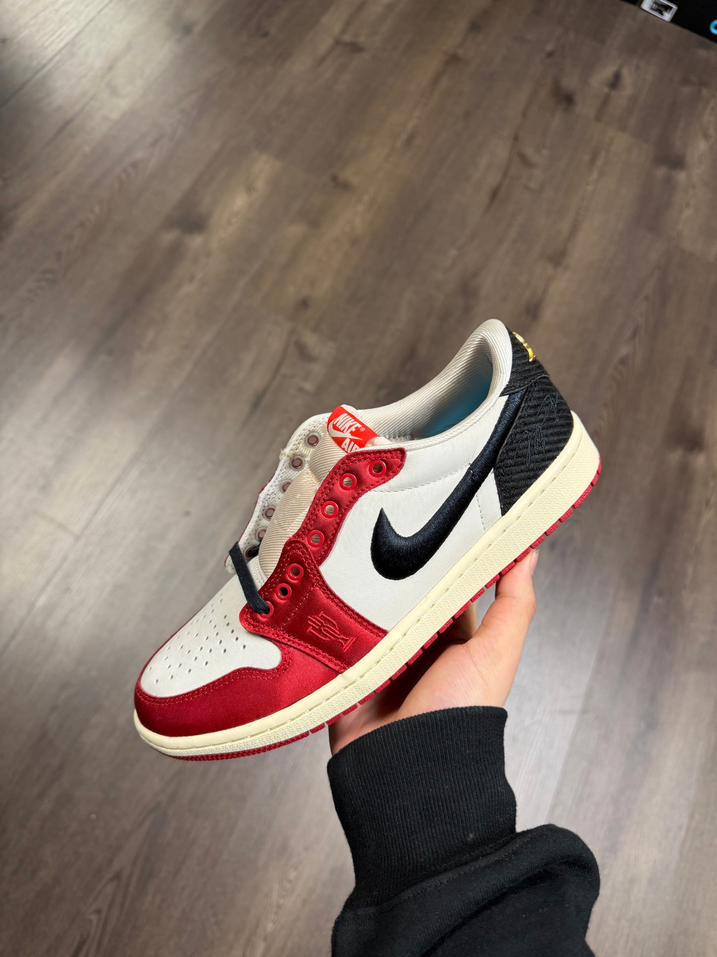 Jordan 1 Low “Trophy Room”