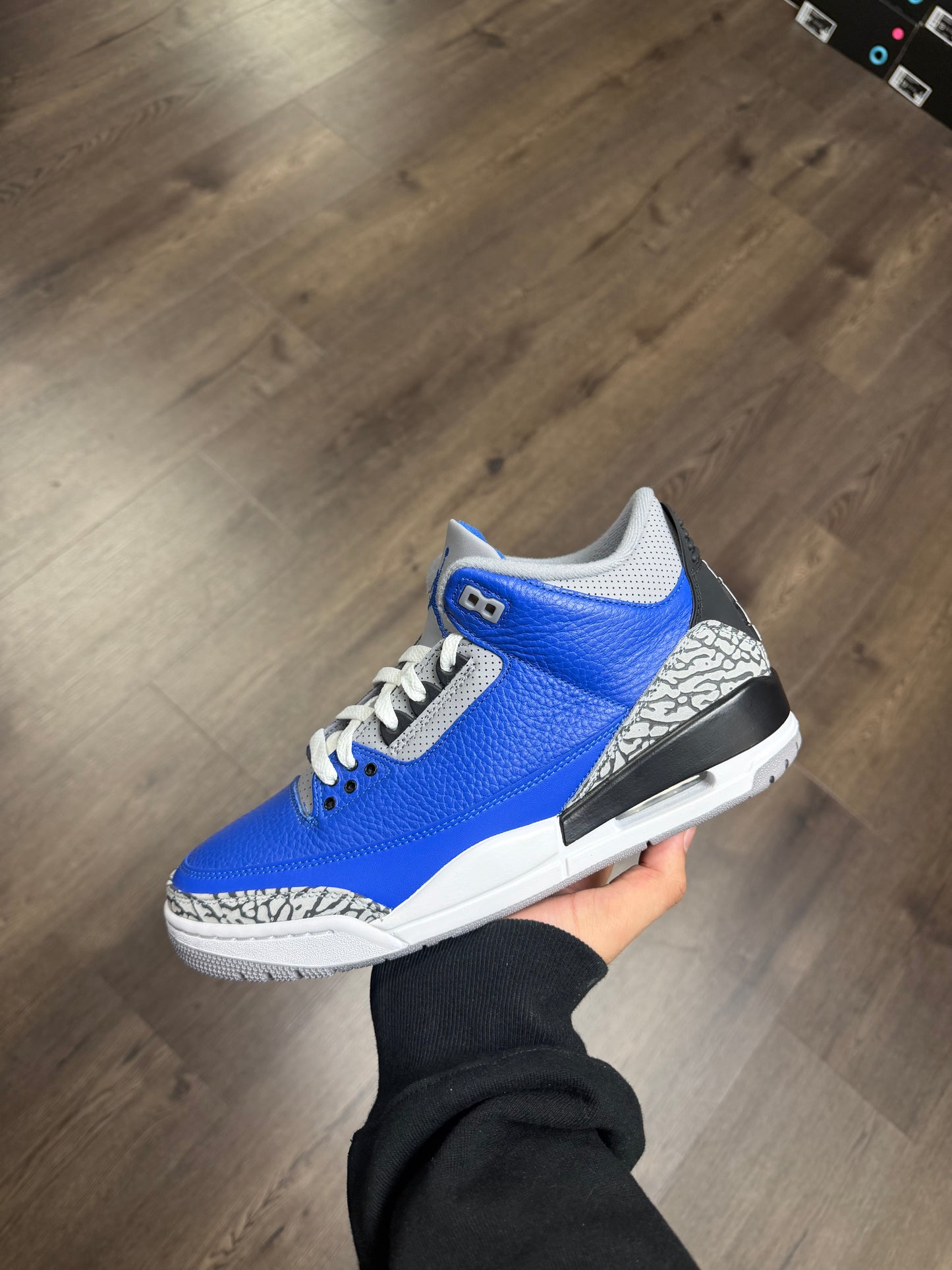Jordan 3 “Varsity Royal”