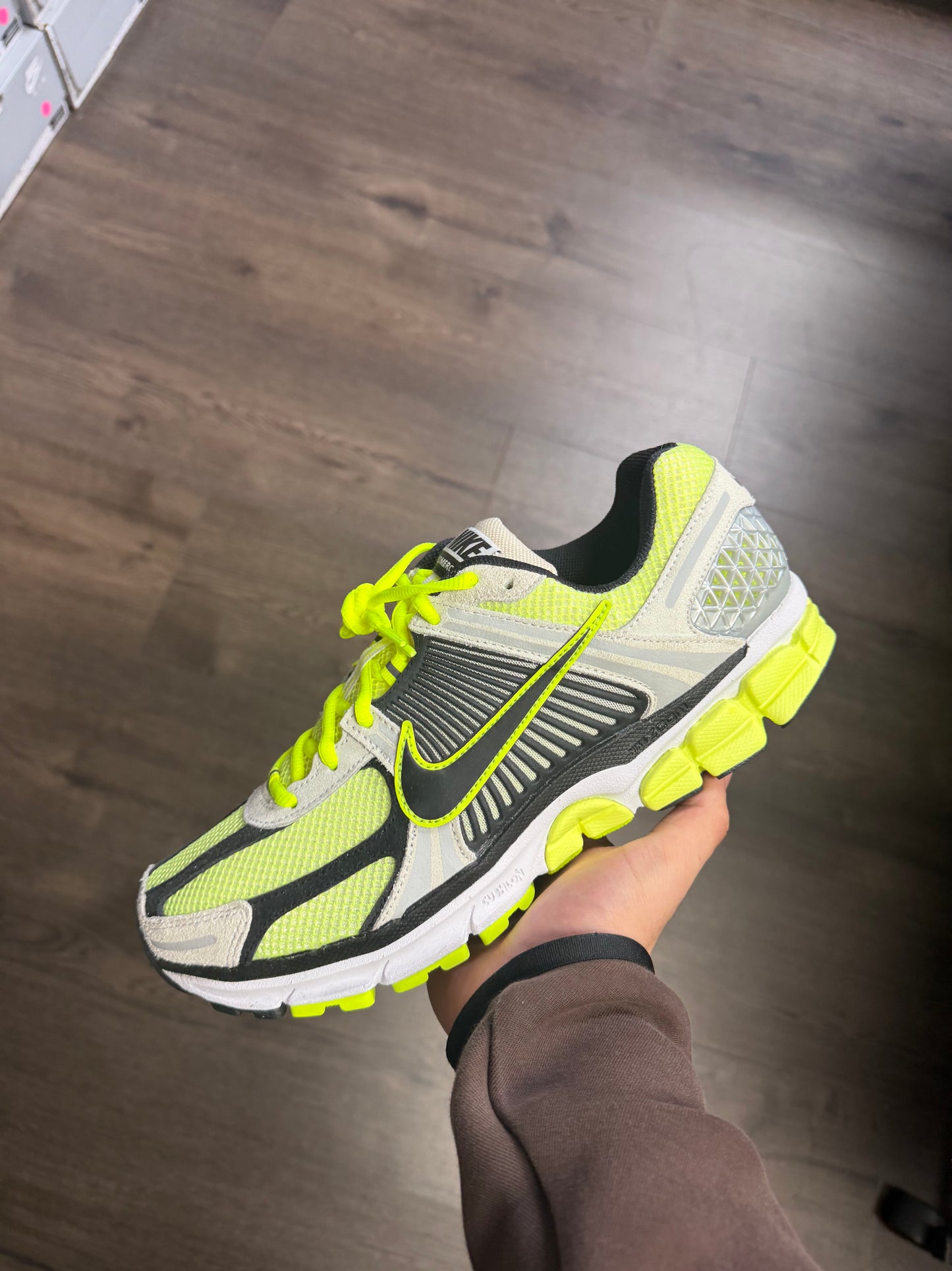 Nike Vomero 5 “Neon”