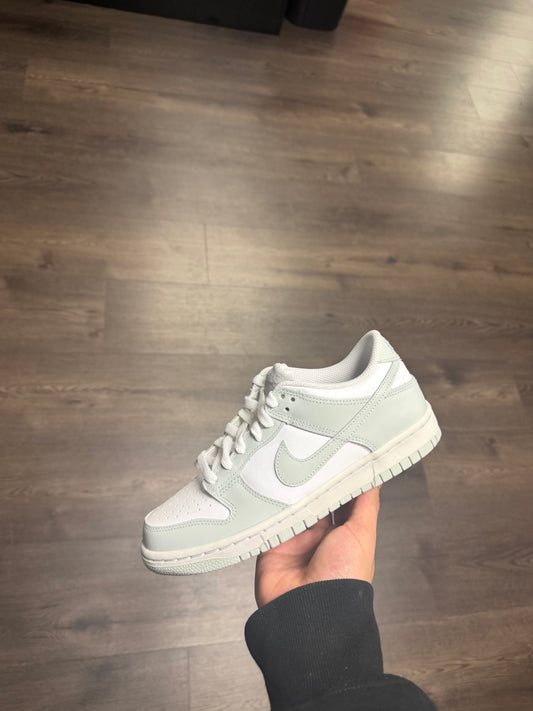 Dunk Low “Light Silver”