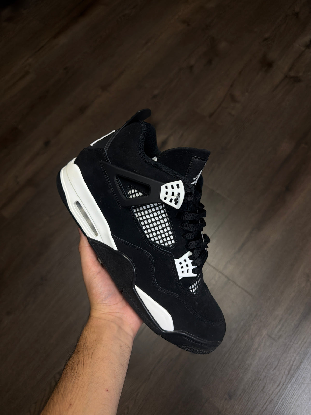 Jordan 4 “White Thunder”