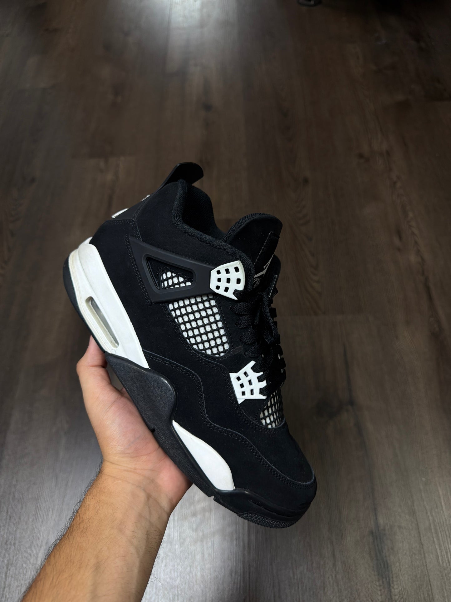 Jordan 4 “White Thunder”