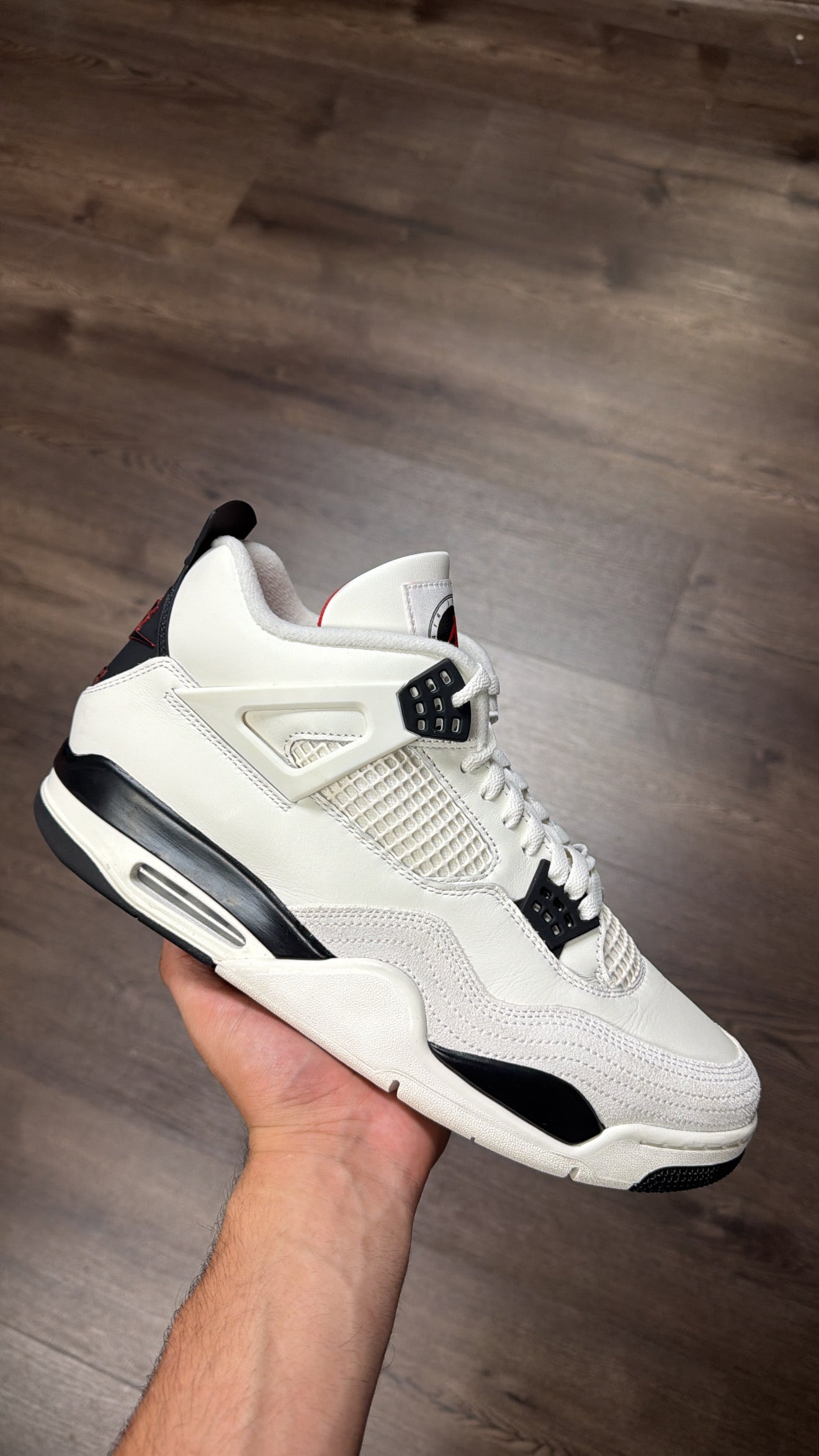 Jordan 4 “Flight Club”